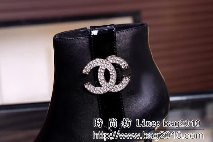 CHANEL香奈兒 經典款 牛皮+漆皮 專櫃 高跟時尚短靴 QZS2494